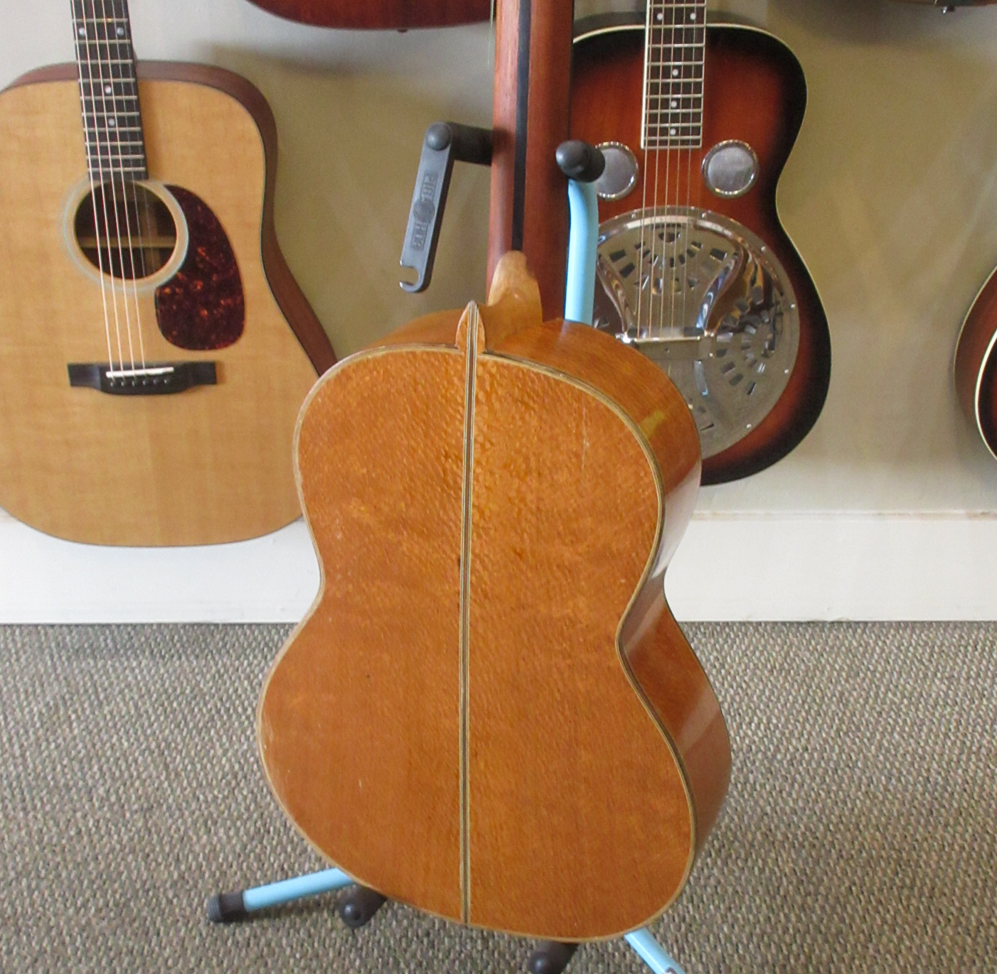 Unlabeled Classical Guitar - Image 11
