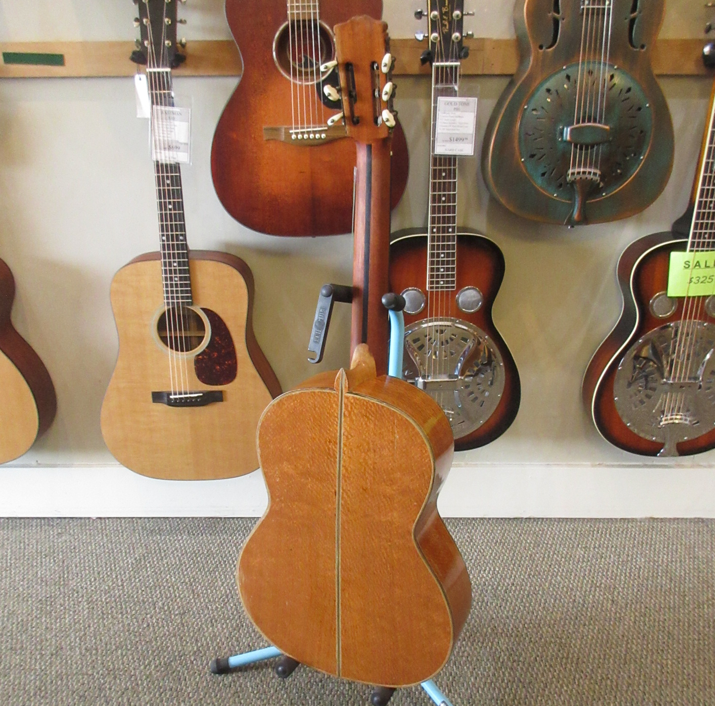Unlabeled Classical Guitar - Image 9