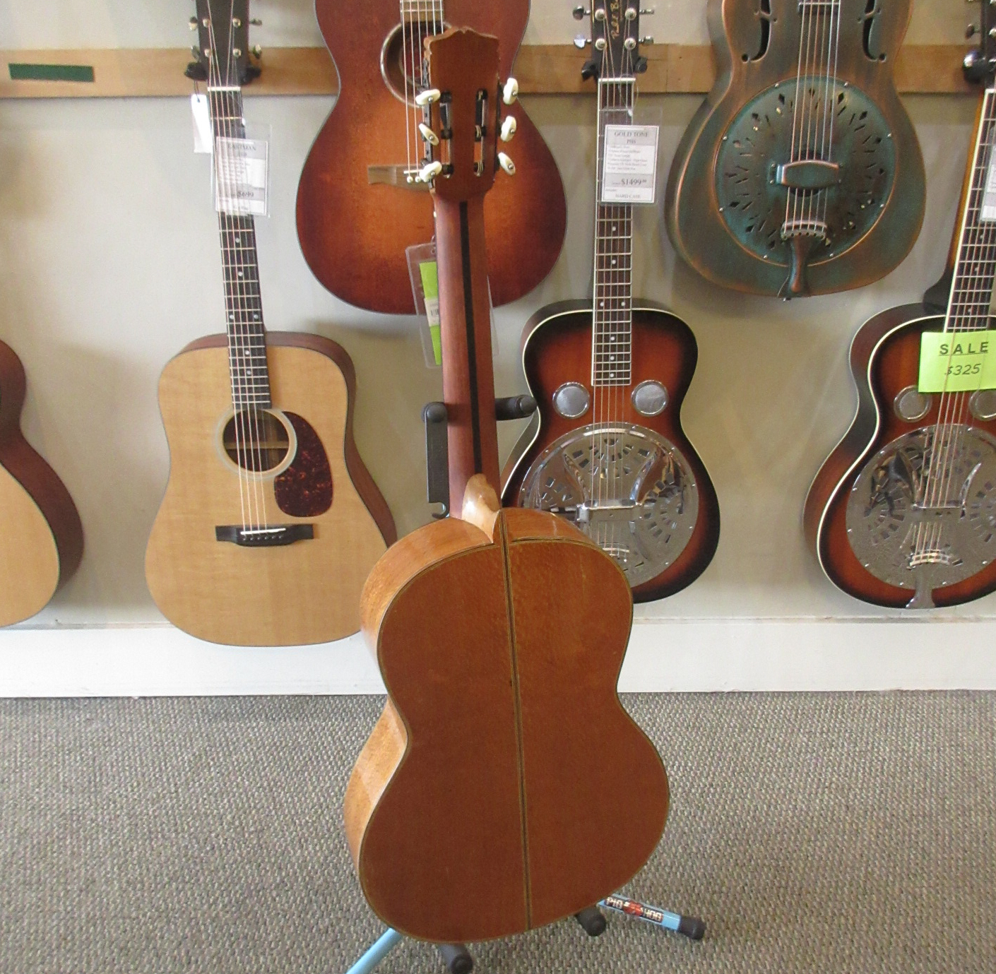Unlabeled Classical Guitar - Image 8