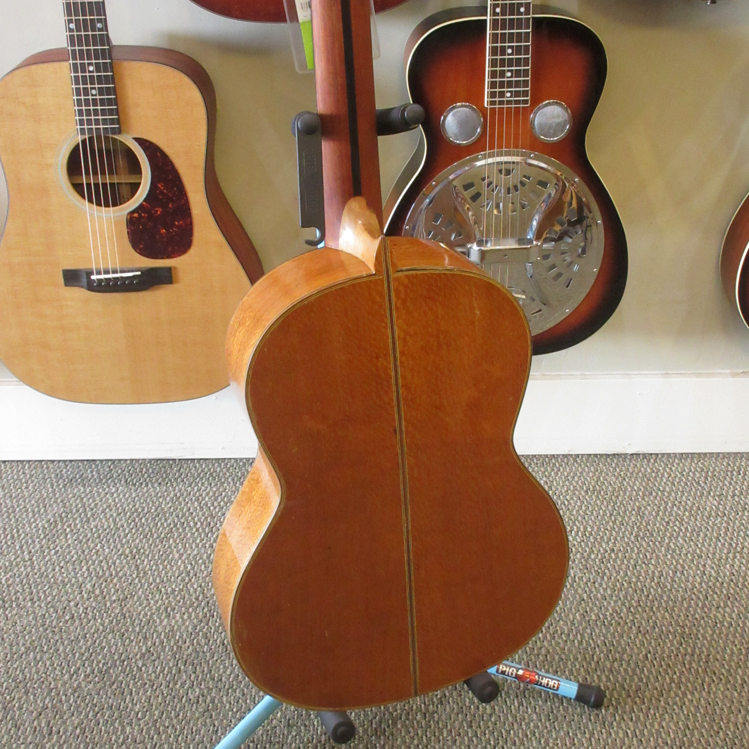 Unlabeled Classical Guitar - Image 10