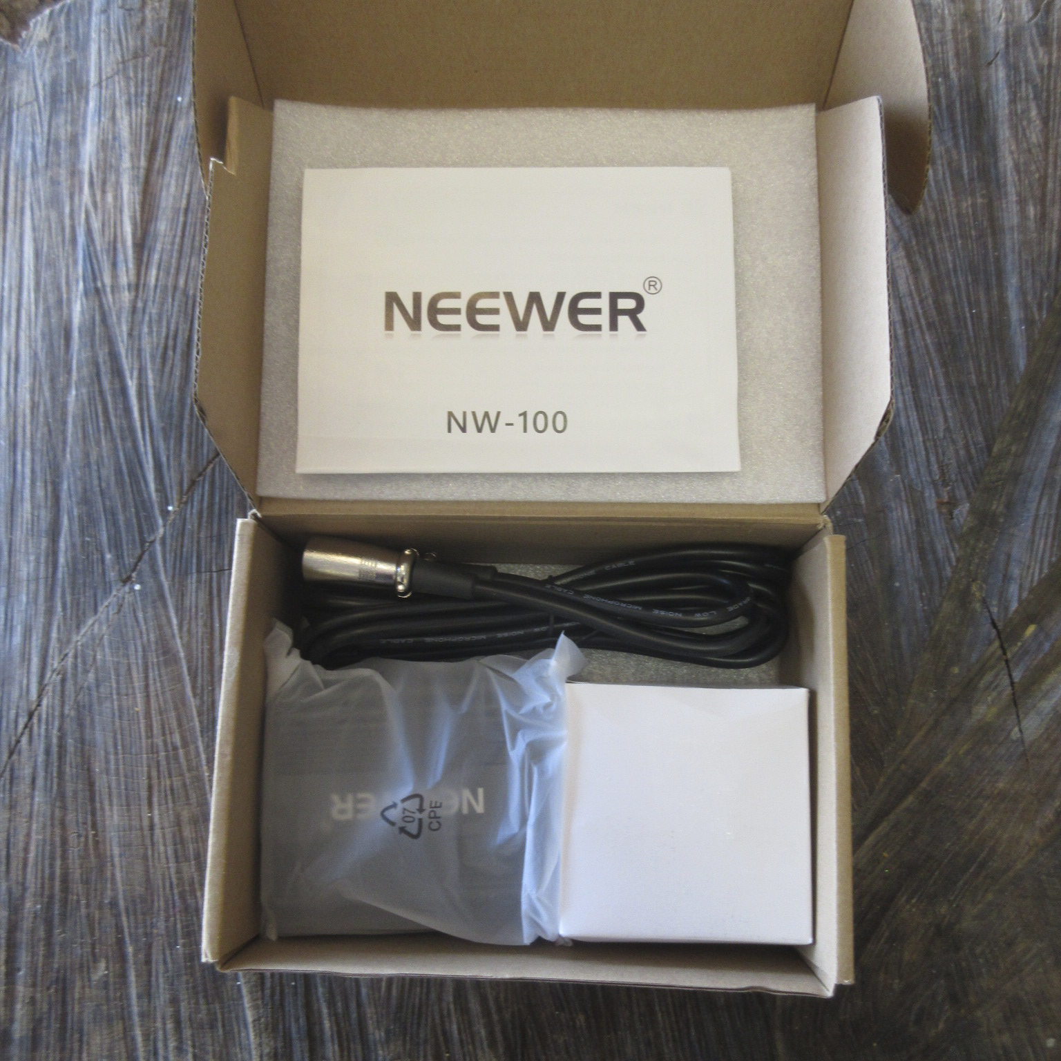 Neewer NW-100 48V Phantom Power Supply - Image 2