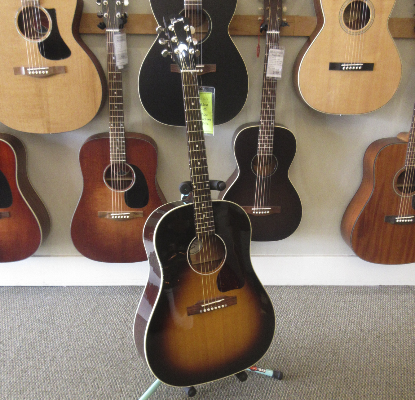 Gibson J-45 2026 - Image 2